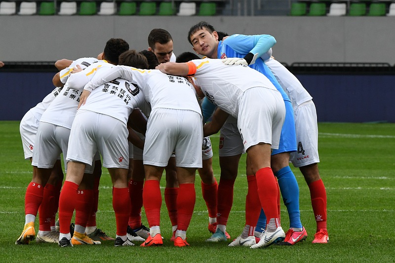 九游体育-法兰克福训练开放日；赛前门线救险引欢呼；中超在即；训练强度明显提升(法兰克福5比1拜仁赔率)